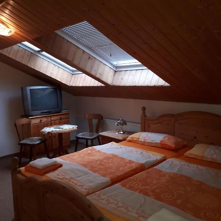 הונשטיין Meschkes Gasthaus Pension מראה חיצוני תמונה