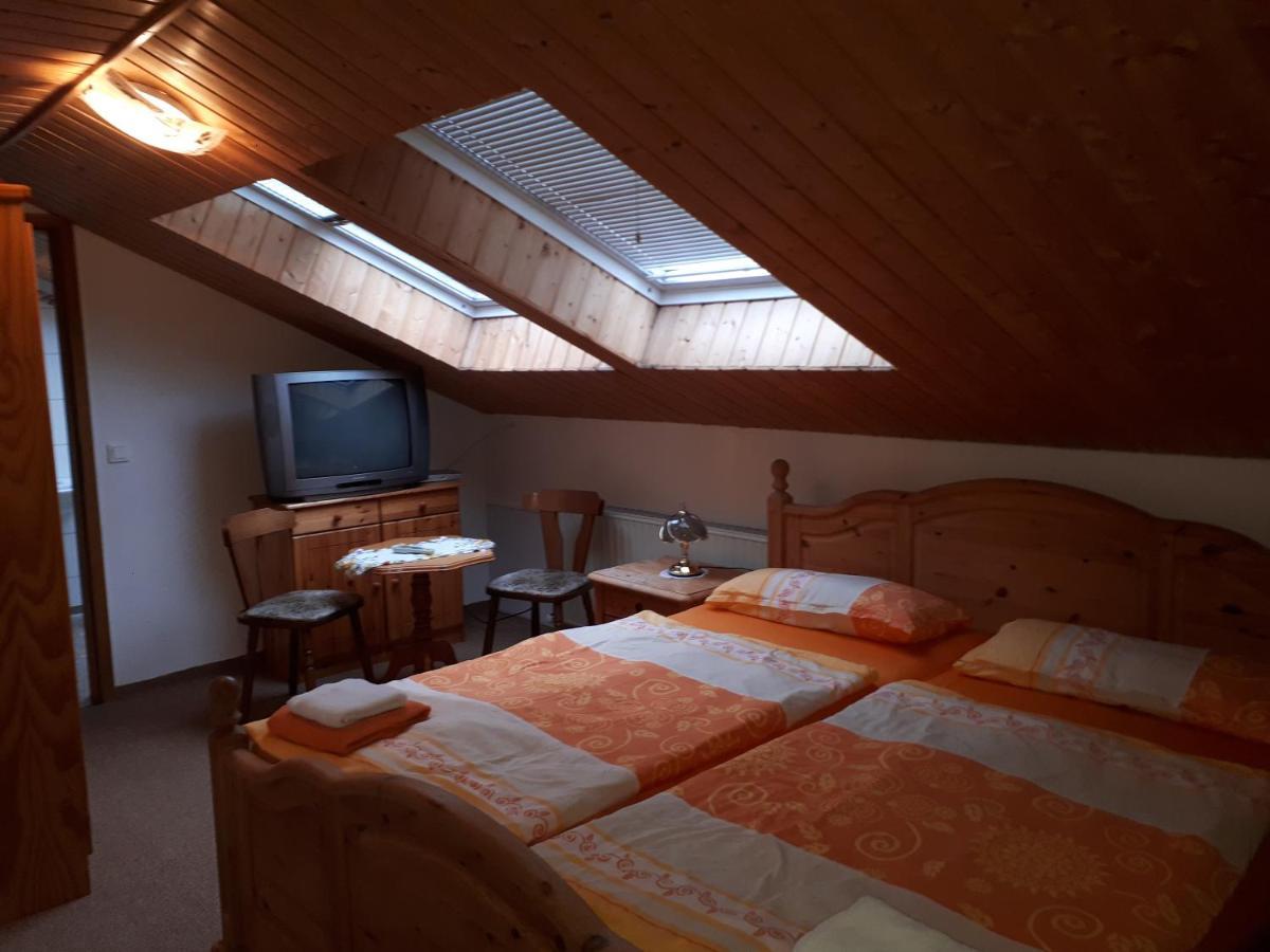 הונשטיין Meschkes Gasthaus Pension מראה חיצוני תמונה
